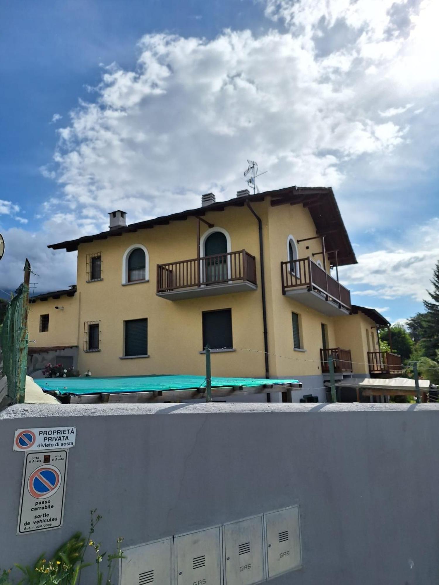 Aosta Holiday Apartments - Edelweiss Exteriör bild